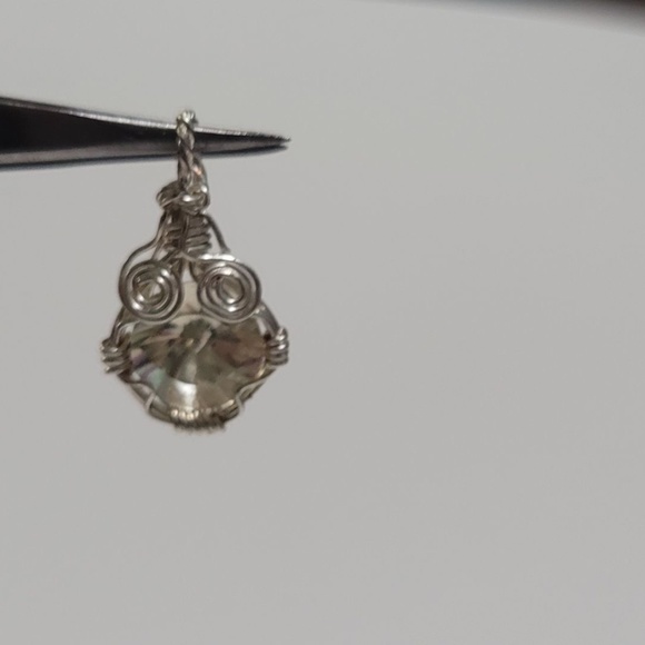 Yellow Labradorite Eye Wrapped in Sterling Pendant - Picture 11 of 14
